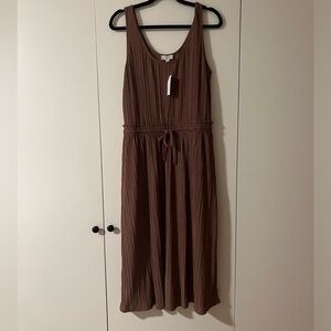 NWT Midi crinkle tie waiste dress